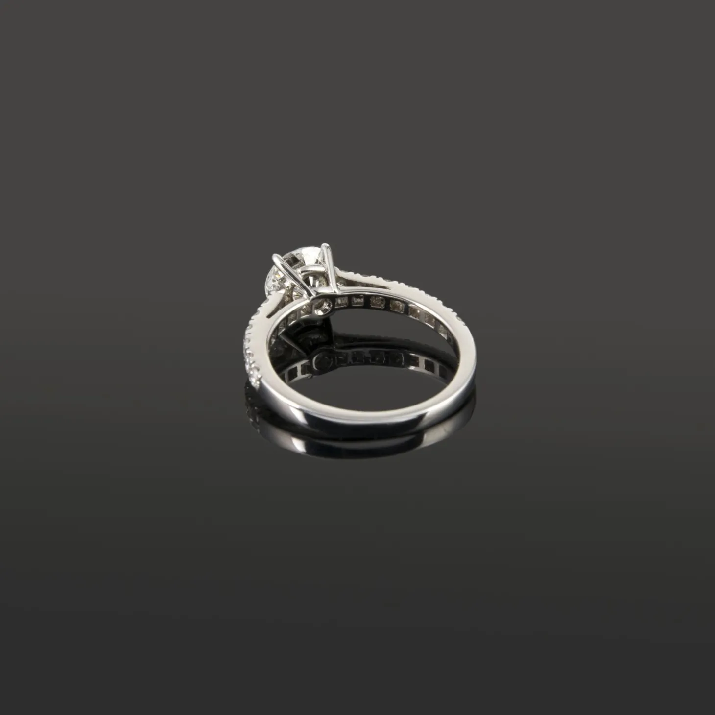 ANILLOS DE COMPROMISO Solitario oro blanco y diamantes color e, pureza vvs1 y peso 1,05 cts.