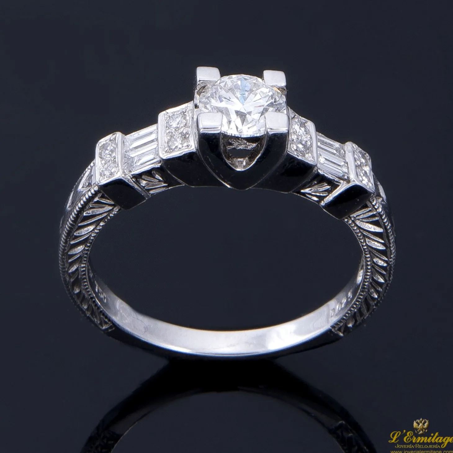 ANILLOS DE COMPROMISO Sortija oro blanco y diamantes color g, pureza si1 y peso 0,55 cts.