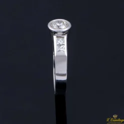 ANILLOS DE COMPROMISO Sortija oro blanco y diamantes color b, pureza vs1 y peso 0,57 cts.