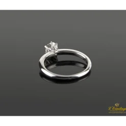 ANILLOS DE COMPROMISO Sortija solitario oro blanco y diamante color g, pureza vs1 y peso 0,40 cts.