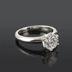 ANILLOS DE COMPROMISO Sortija solitario platino color d, pureza vs1 y peso 1,50 cts.