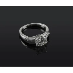 ANILLOS DE COMPROMISO Sortija solitario oro blanco y diamantes color h, pureza si1 y peso 1,69 cts.