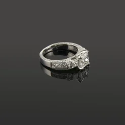 ANILLOS DE COMPROMISO Sortija oro blanco y diamantes color g, pureza vvs1 y peso 1,60 cts.