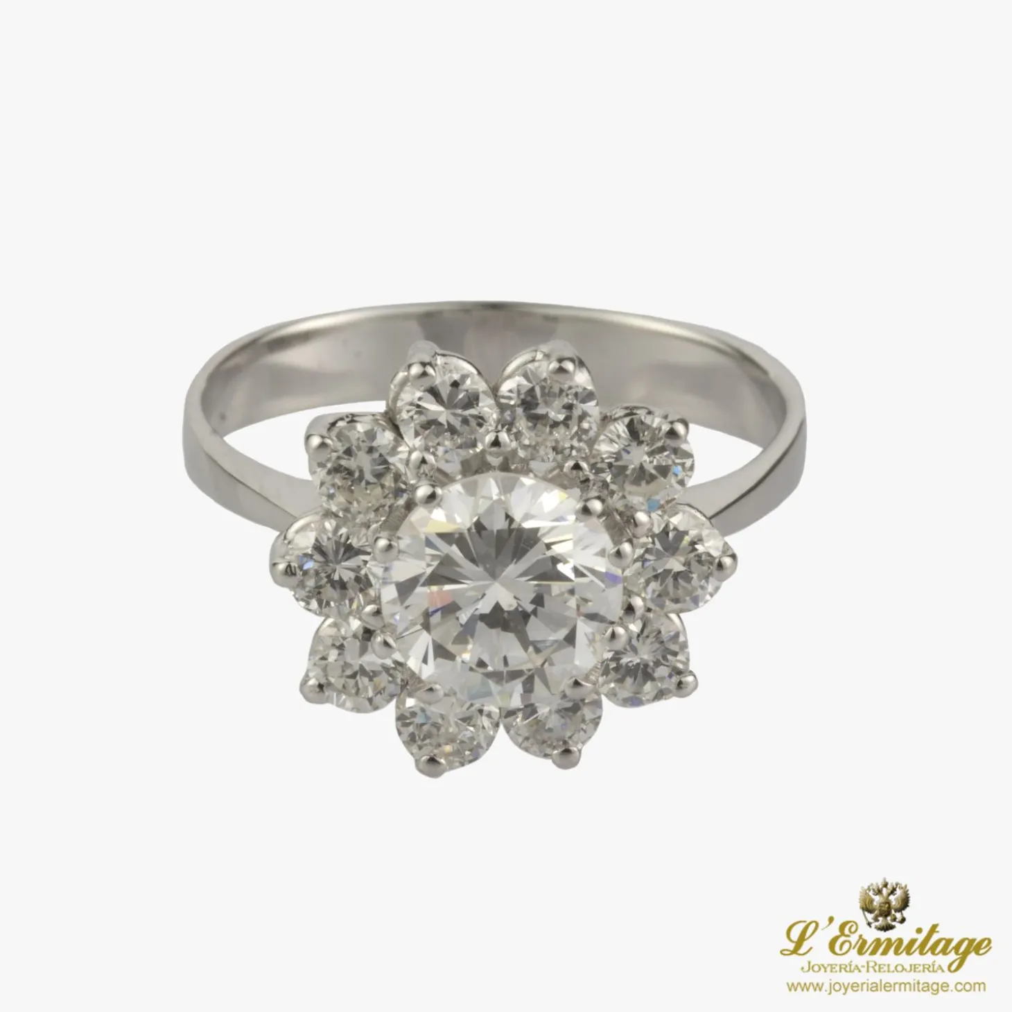 ANILLOS DE COMPROMISO Sortija oro blanco y orla diamantes.