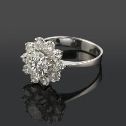 ANILLOS DE COMPROMISO Sortija oro blanco y orla diamantes.