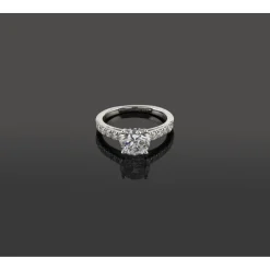 ANILLOS DE COMPROMISO Sortija solitario oro blanco y diamantes color f, pureza p1 y peso 1,70 cts.
