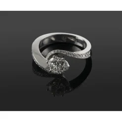 ANILLOS DE COMPROMISO Sortija oro blanco y diamantes color j, pureza vs1 y peso 1,04 cts.