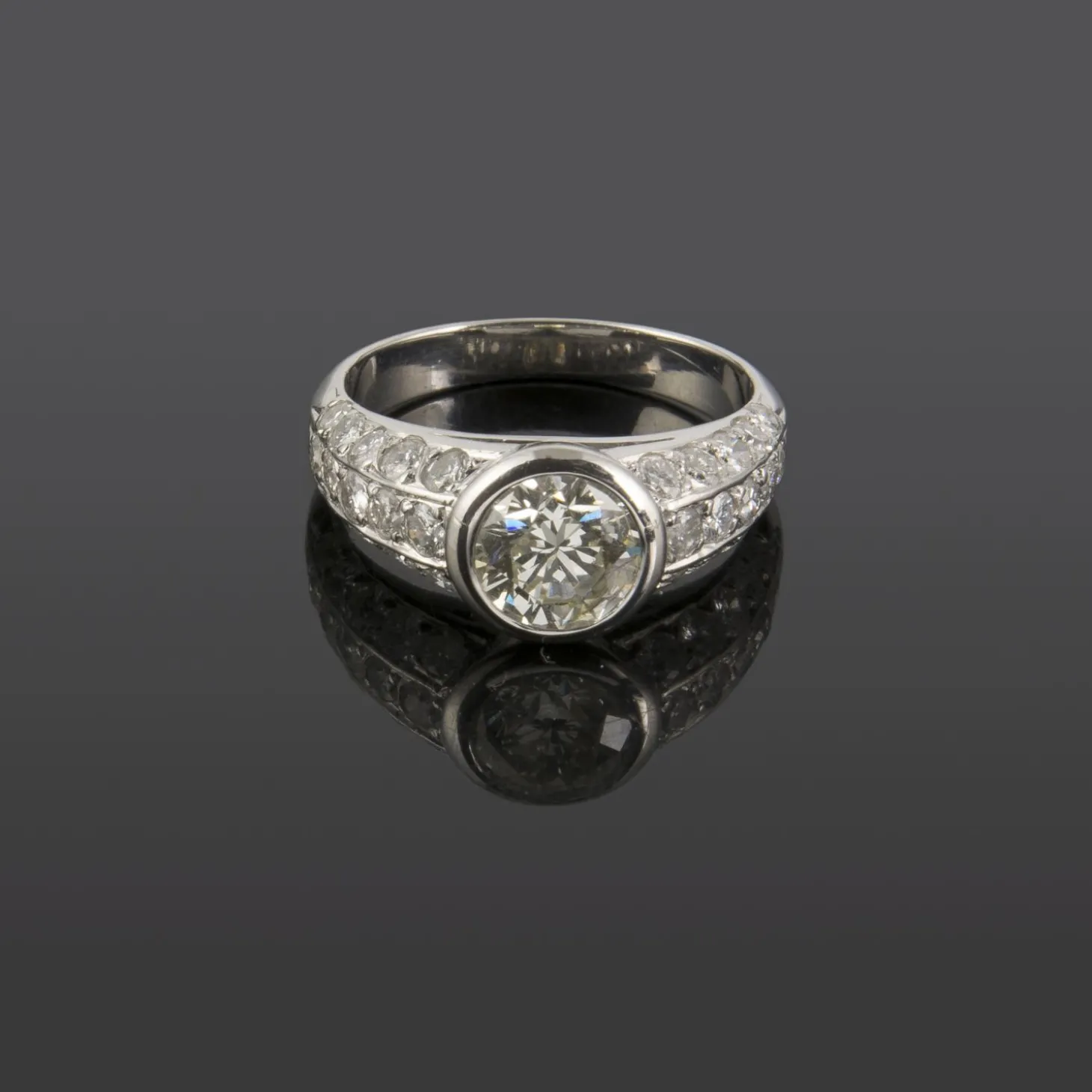 ANILLOS DE COMPROMISO Sortija oro blanco y diamantes color l, pureza p1 y peso 1,20 cts.
