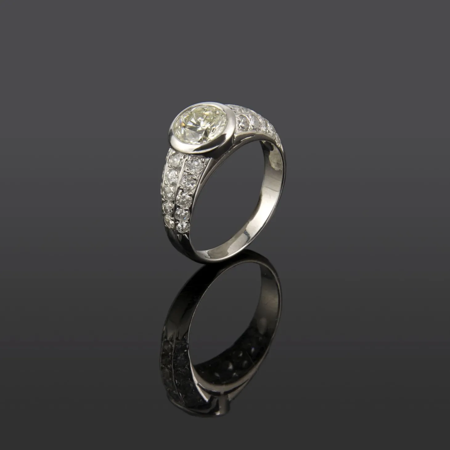 ANILLOS DE COMPROMISO Sortija oro blanco y diamantes color l, pureza p1 y peso 1,20 cts.