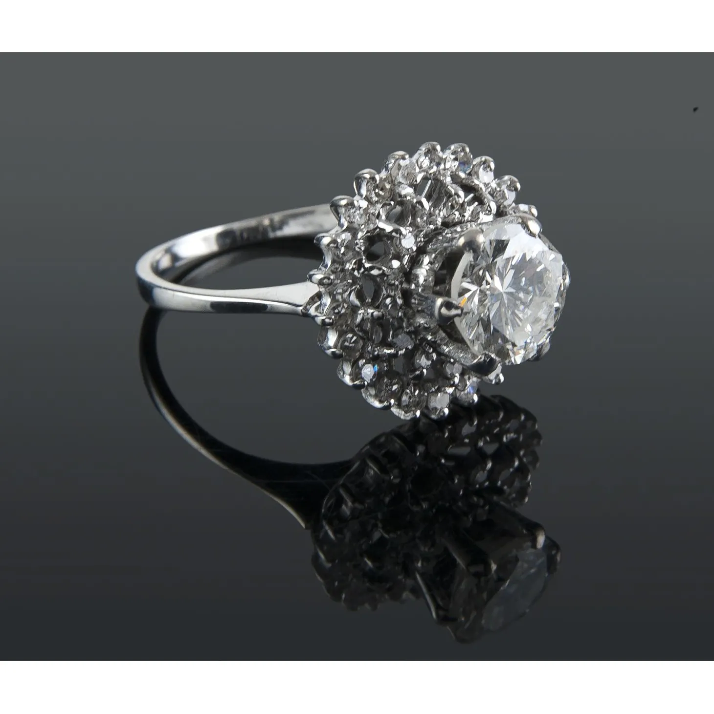 ANILLOS DE COMPROMISO Sortija oro blanco y diamantes color i, pureza p1 y peso 1,30 cts.