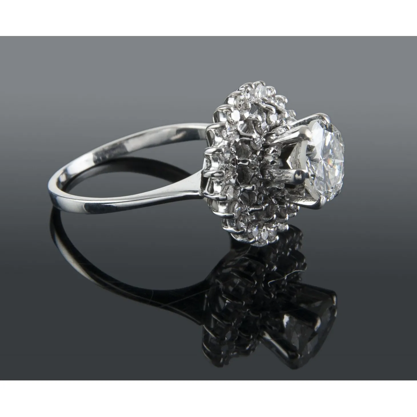 ANILLOS DE COMPROMISO Sortija oro blanco y diamantes color i, pureza p1 y peso 1,30 cts.
