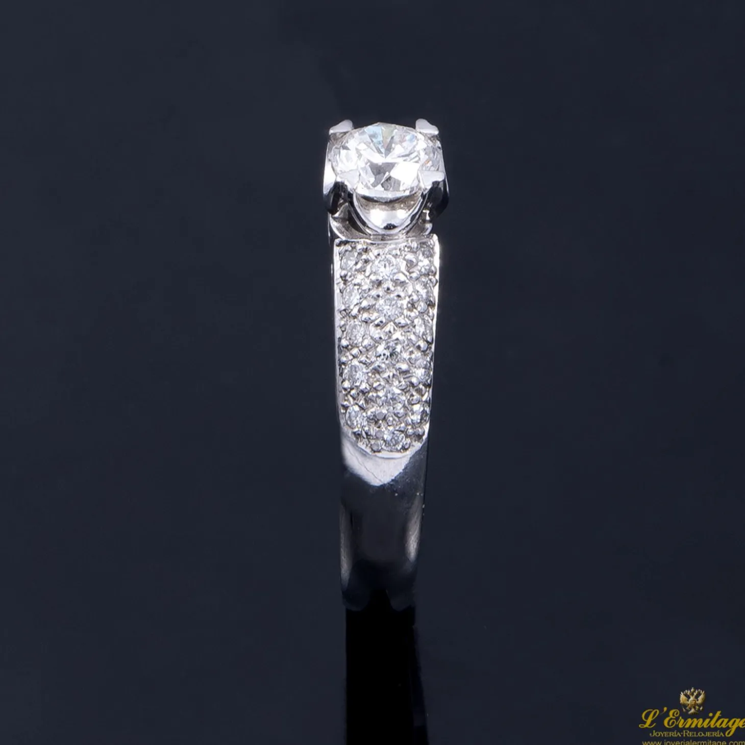 ANILLOS DE COMPROMISO Sortija oro blanco y diamantes color g, pureza si1 y peso 0,50 cts.