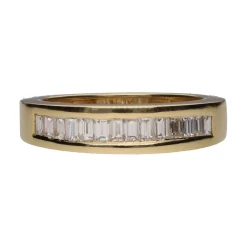 ANILLOS / SORTIJAS Alianza cintillo en oro amarillo con baguettes. Talla 12.