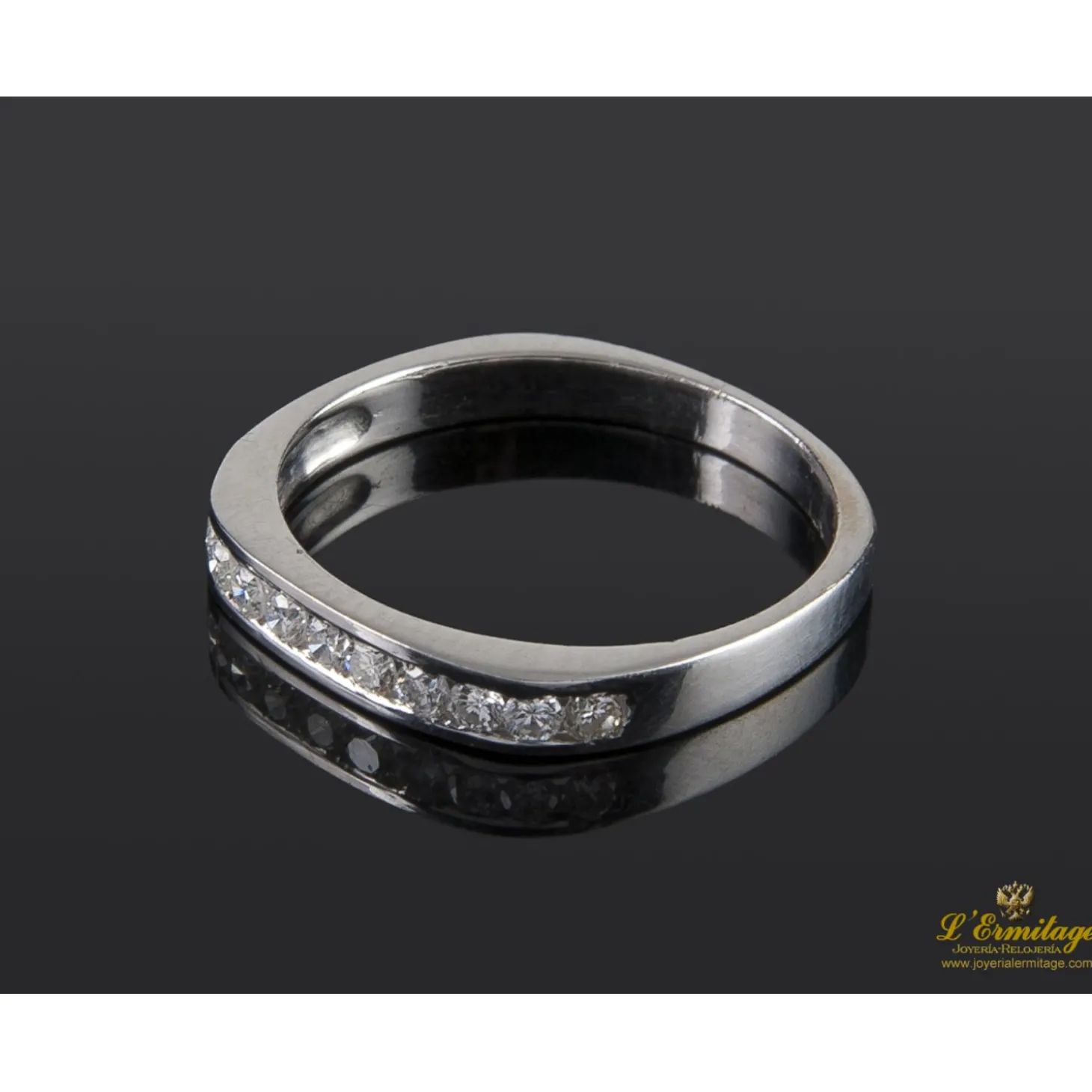 ANILLOS / SORTIJAS Cintillo realizado en oro blanco con brillantes.