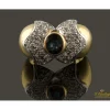 ANILLOS / SORTIJAS Presenta un zafiro natural central talla oval y cuajado de brillantes