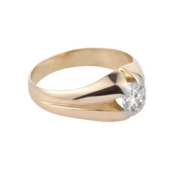 ANILLOS / SORTIJAS Solitario en oro amarillo y un brillante.