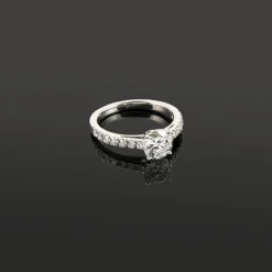 ANILLOS / SORTIJAS Solitario oro blanco y diamantes color e, pureza vvs1 y peso 1,05 cts.