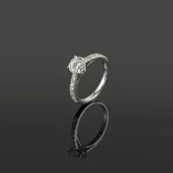 ANILLOS / SORTIJAS Solitario oro blanco y diamantes color e, pureza vvs1 y peso 1,05 cts.