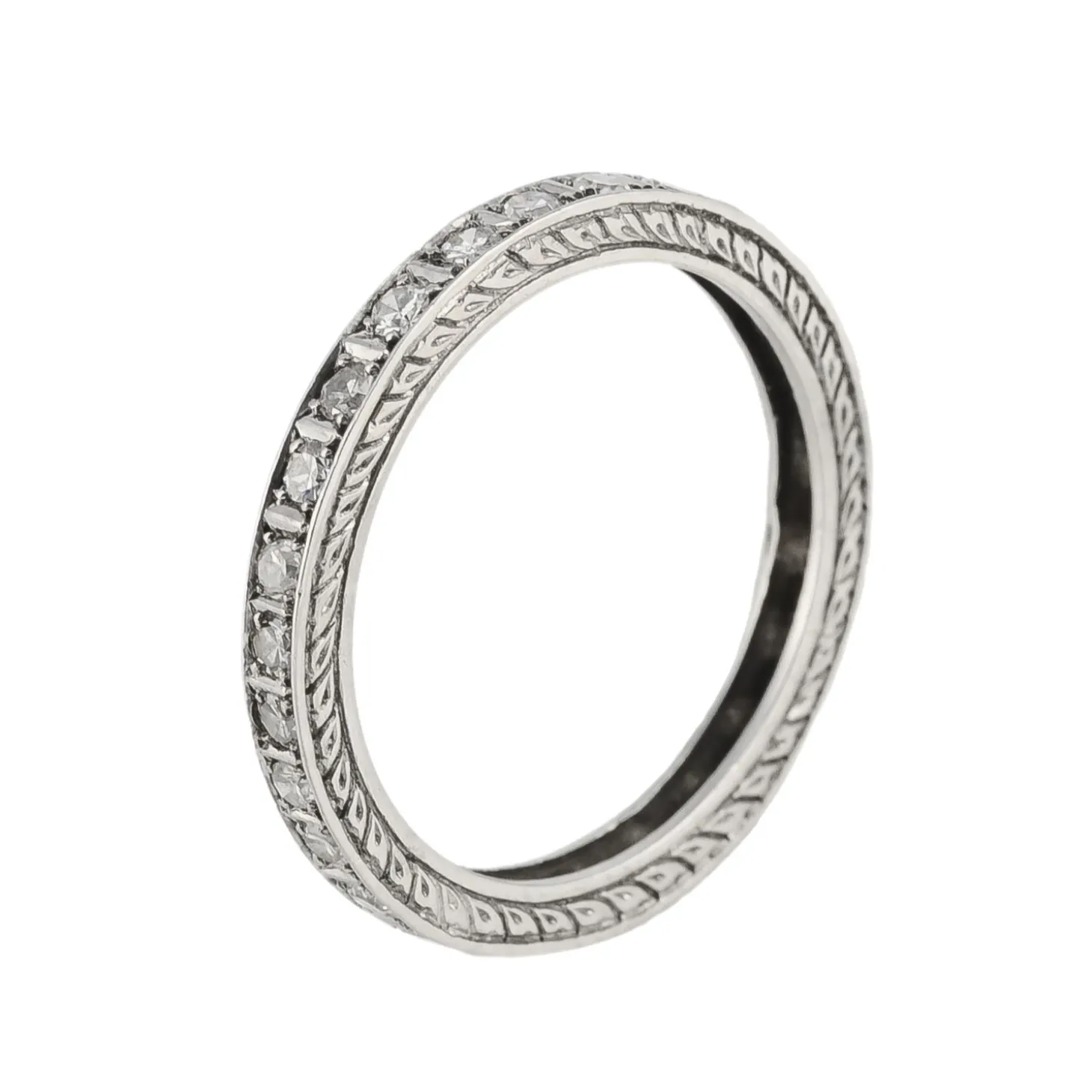 ANILLOS / SORTIJAS Sortija alianza realizada en oro blanco y diamantes naturales. Talla 13.