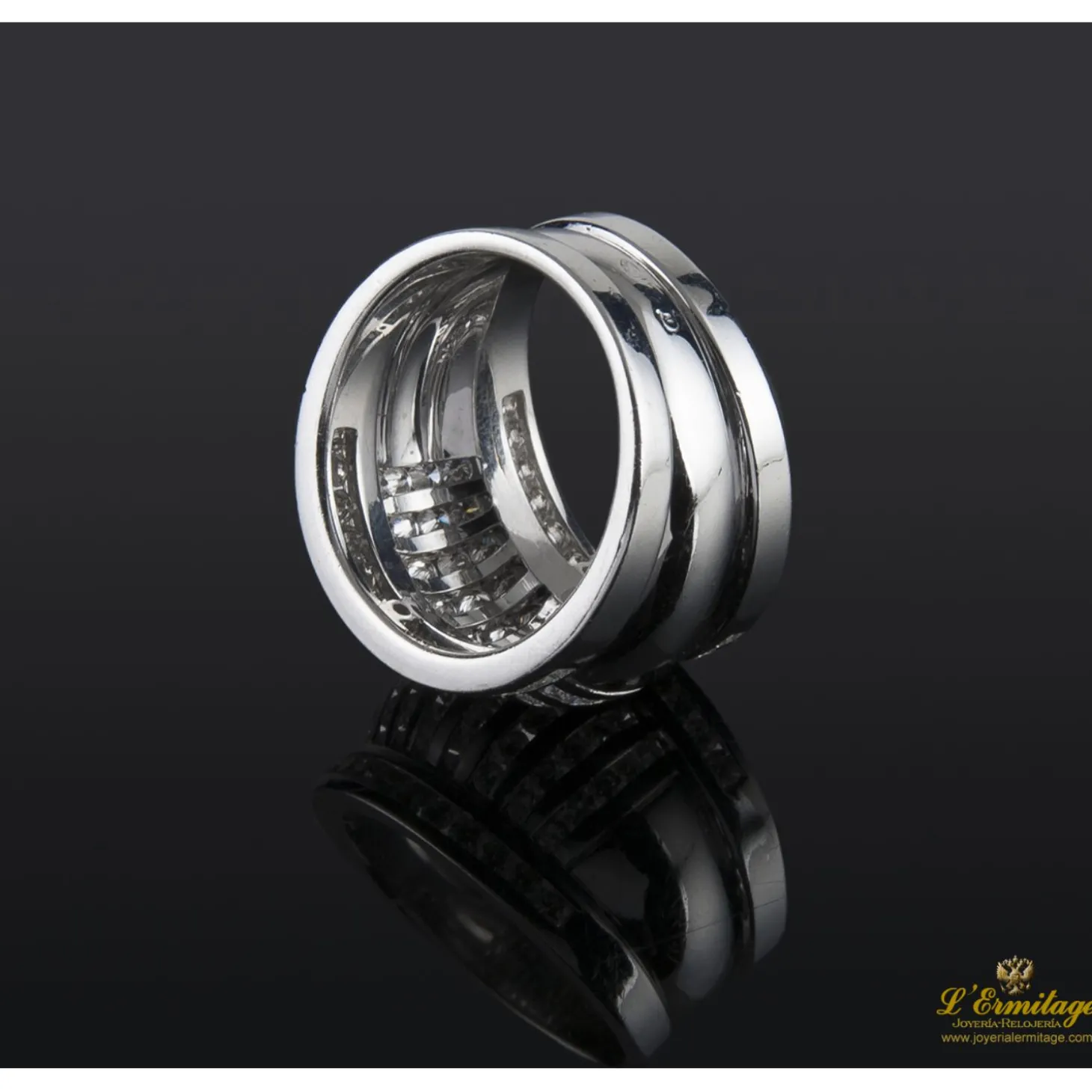 ANILLOS / SORTIJAS Sortija ancha oro blanco y diamantes.