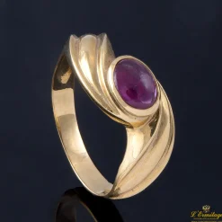 ANILLOS / SORTIJAS Sortija antigua oro amarillo rubí cabuchón.