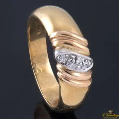 ANILLOS / SORTIJAS Sortija antigua oro amarillo y diamantes.