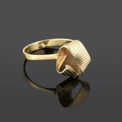 ANILLOS / SORTIJAS Sortija antigua oro amarillo.