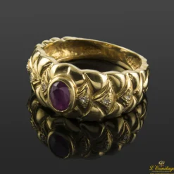 ANILLOS / SORTIJAS Sortija antigua oro amarillo rubí y diamantes.