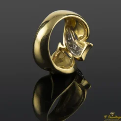 ANILLOS / SORTIJAS Sortija antigua oro amarillo y cuajado de diamantes.