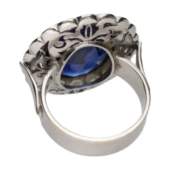 ANILLOS / SORTIJAS Sortija antigua en oro blanco con cristal azul central y orla de diamantes. Talla 10.