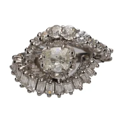 ANILLOS / SORTIJAS Sortija antigua en oro blanco con diamantes naturales. Talla 10.
