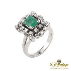 ANILLOS / SORTIJAS Sortija antigua oro blanco esmeralda y diamantes.