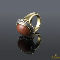 ANILLOS / SORTIJAS Sortija antigua oro amarillo coral y diamantes.