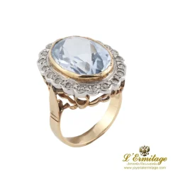 ANILLOS / SORTIJAS Sortija antigua aguamarina y orla de diamantes.