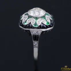 ANILLOS / SORTIJAS Sortija antigua oro blanco esmeraldas, ónix y diamante central.