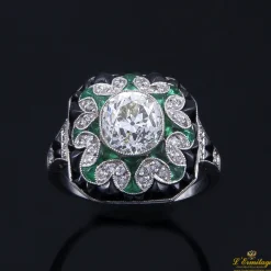 ANILLOS / SORTIJAS Sortija antigua oro blanco esmeraldas, ónix y diamante central.