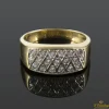 ANILLOS / SORTIJAS Sortija arlequinada realizada en oro amarillo y oro blanco con zirconitas.