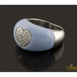 ANILLOS / SORTIJAS Sortija bombe realizada en oro blanco y esmalte y pave en forma de corazón con brillantes