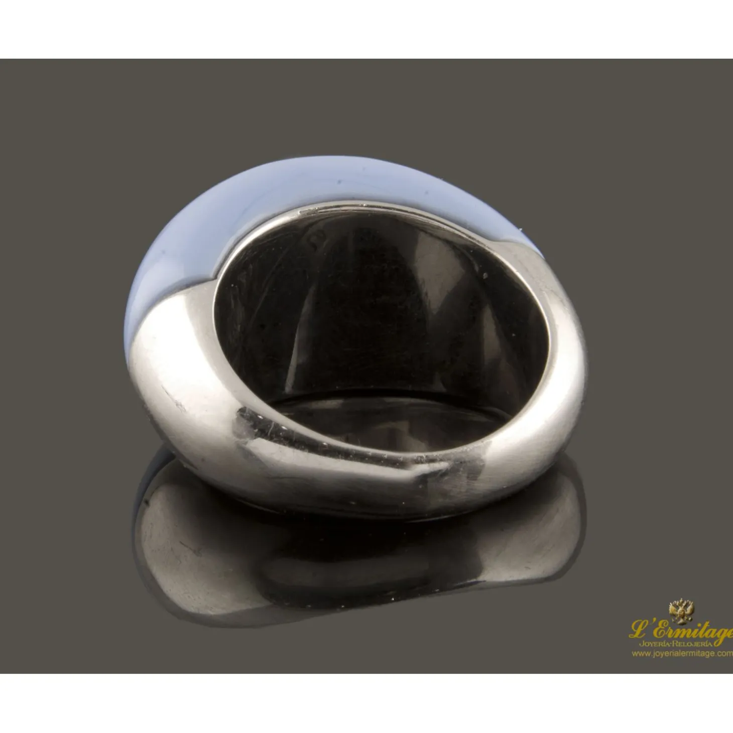 ANILLOS / SORTIJAS Sortija bombe realizada en oro blanco y esmalte y pave en forma de corazón con brillantes