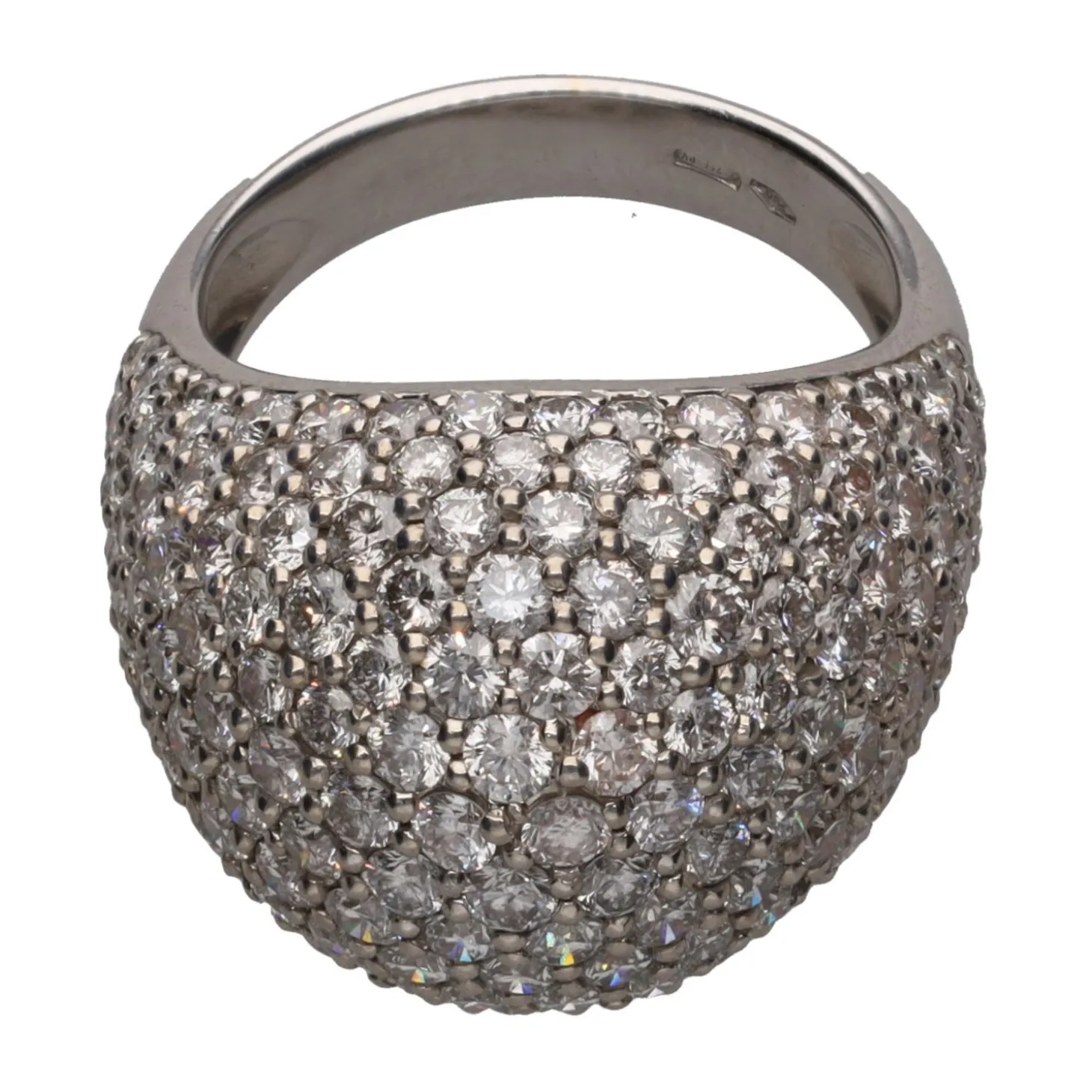 ANILLOS / SORTIJAS Sortija bombé en oro blanco con cuajado de brillantes. Talla 17.