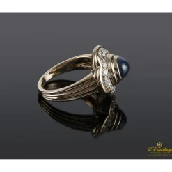 ANILLOS / SORTIJAS Sortija cartier antigua oro amarillo zafiro cabuchón y diamantes.