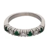 ANILLOS / SORTIJAS Sortija cintillo realizado en oro blanco con esmeraldas y brillantes. Talla 10.
