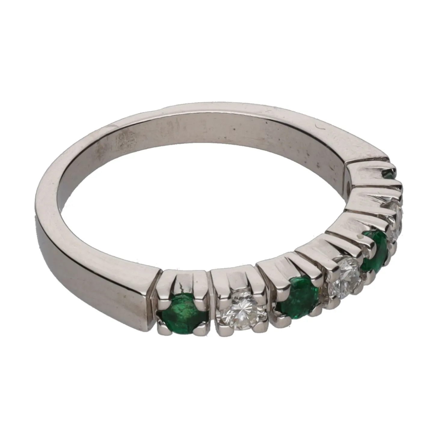 ANILLOS / SORTIJAS Sortija cintillo realizado en oro blanco con esmeraldas y brillantes. Talla 10.