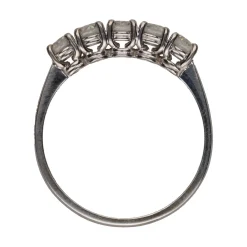 ANILLOS / SORTIJAS Sortija cinquillo en oro blanco y brillantes. Talla 20.