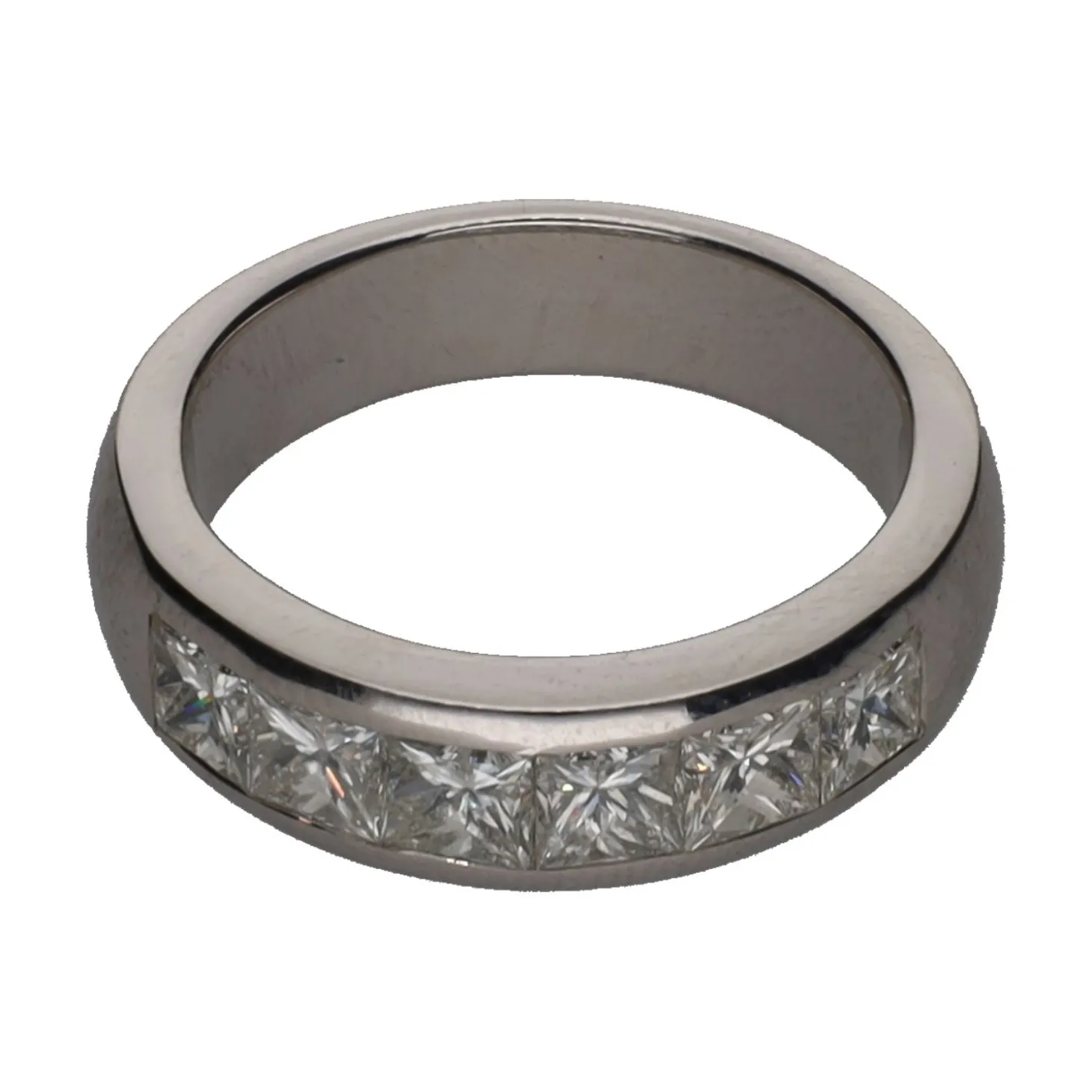 ANILLOS / SORTIJAS Sortija cintillo en oro blanco con brillantes talla princesa. Talla 14.