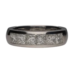 ANILLOS / SORTIJAS Sortija cintillo en oro blanco con brillantes talla princesa. Talla 14.