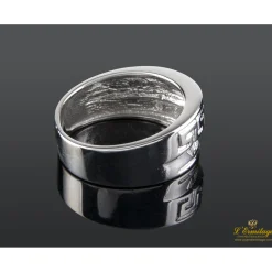 ANILLOS / SORTIJAS Sortija con motivos griegos realizada en oro blanco y brillantes.