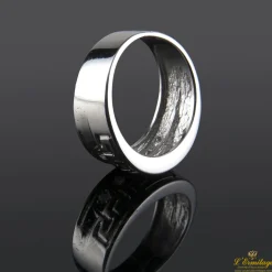 ANILLOS / SORTIJAS Sortija con motivos griegos realizada en oro blanco y brillantes.