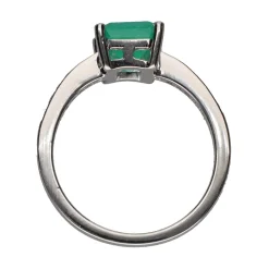 ANILLOS / SORTIJAS Sortija con esmeralda central y brillantes en brazos. Talla 13.
