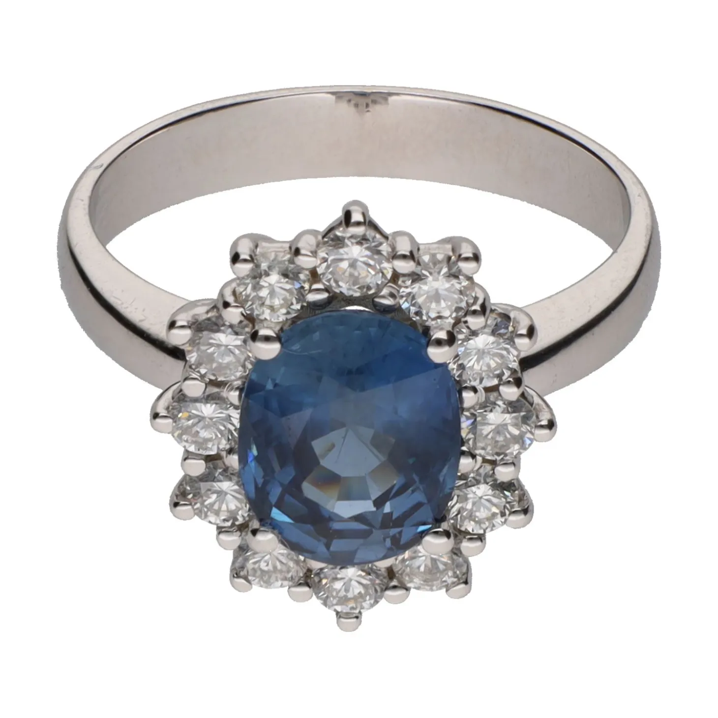 ANILLOS / SORTIJAS Sortija con zafiro central y brillantes en orla. Talla 14.